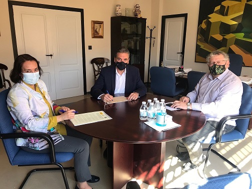 La Fundación Miguel Hernández y la UNED difundirán la obra del poeta alicantino entre la comunidad universitaria.