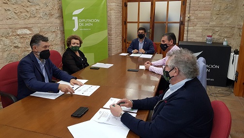 Los miembros de la candidatura de los Paisajes del Olivar en Andalucía analizan aspectos a mejorar del expediente.