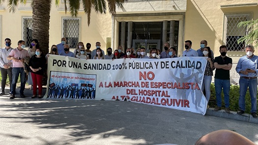 Alcaldes y representantes municipales de la provincia realizan una concentración para exigir la “paralización del desmantelamiento” de los Hospitales pertenecientes a las Agencias Públicas.