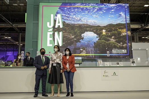 La ministra de Turismo visita el estand de la provincia de Jaén en Fitur 2021.