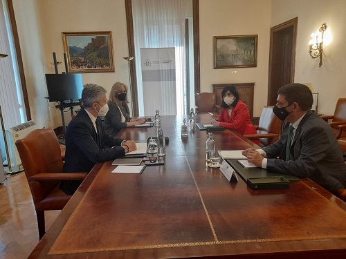 Francisco Reyes y Fernando Grande-Marlaska abordan diferentes actuaciones en materia de Interior en la provincia.