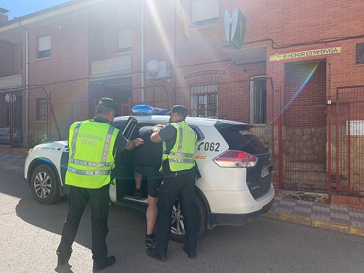 La Guardia Civil ha detenido a dos personas, como presuntas autoras de un Delito de Robo con Violencia e Intimidación.