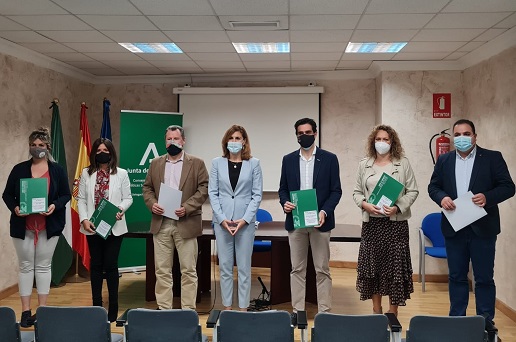 Igualdad destina 1,1 millones de euros entre los municipios de Jaén para atender a familias con menores en riesgo de exclusión.