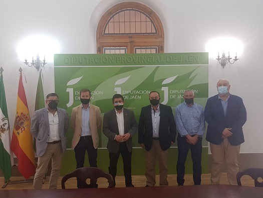 El presidente de la Diputación mantiene una reunión con la Asociación de Empresarios de Arjonilla.