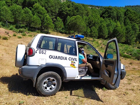 La Guardia Civil auxilia a dos senderistas, los cuales habían sufrido accidentes de carácter leve.
