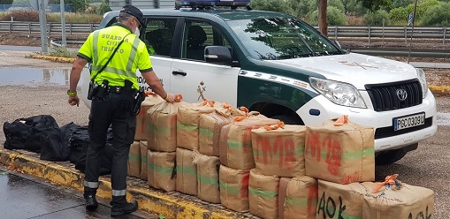 La Guardia Civil ha detenido a dos personas como presuntas autoras de un Delito de Tráfico de Drogas.