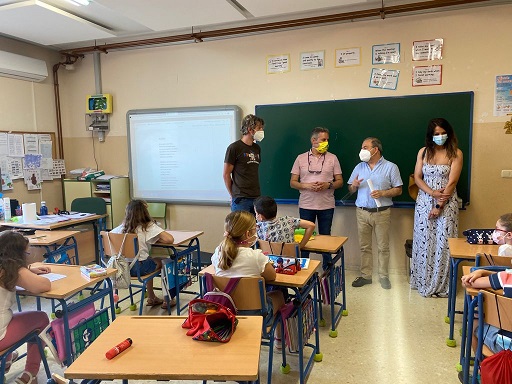 Educación mejora las condiciones laborales de 50 monitoras escolares de la provincia.