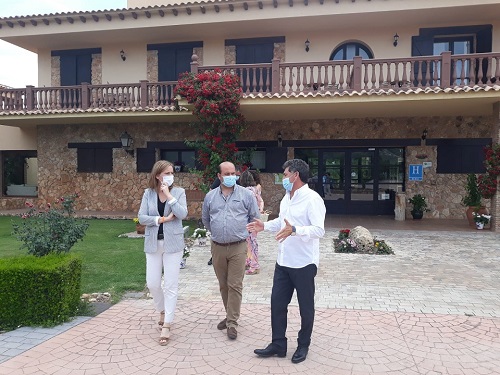 Turismo destaca las ayudas Pymetur como un incentivo para mejorar y relanzar el sector.