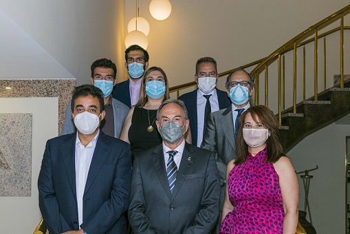 La nueva Junta de Gobierno del Colegio Oficial de Aparejadores y Arquitectos Técnicos de Jaén toma posesión.