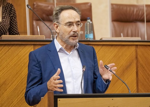 El Parlamento insta a la Junta “a acelerar las inversiones para el Puerto Seco de Linares y el área logística de Andújar”.