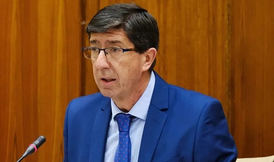 Juan Marín confía en la «fidelidad» del mercado nacional para cumplir las previsiones turísticas del verano.