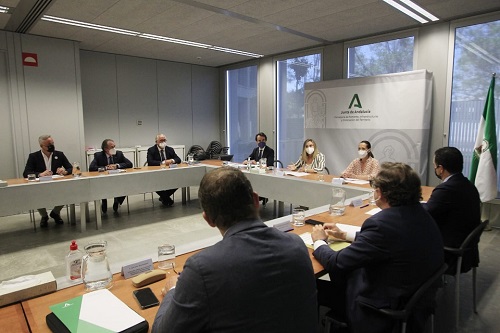 Marifrán Carazo ratifica ante colectivos de Jaén el “compromiso firme” de la Junta con el tranvía.
