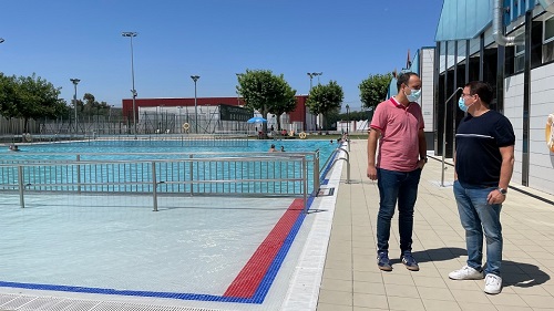 Más de 7.000 usuarios disfrutan de las instalaciones de la Piscina Municipal de Andújar durante el primer mes de apertura.