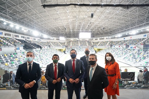 Juanma Moreno ve en el ‘Olivo Arena’ la infraestructura deportiva pública más importante de la historia de Jaén.