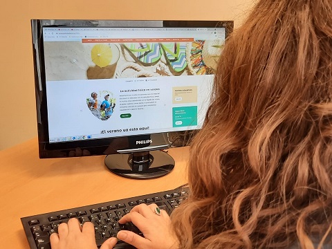 Los hospitales de la Agencia Sanitaria Alto Guadalquivir fomentan la prevención del cáncer de piel y los cuidados frente al calor.