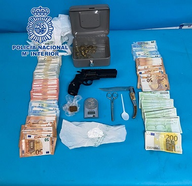 La Policía Nacional desmantela en Linares un punto negro de venta de estupefacientes.