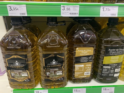 Las buenas salidas de aceite al mercado con precios por encima de los 3 euros muestran que no hay excedente estructural de aceite.