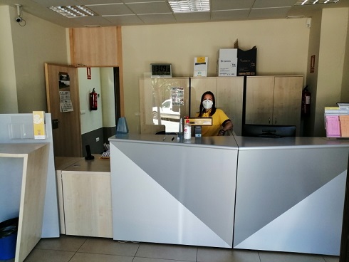 Correos avanza en la digitalización de los 2.295 puntos de atención al público en zonas rurales.