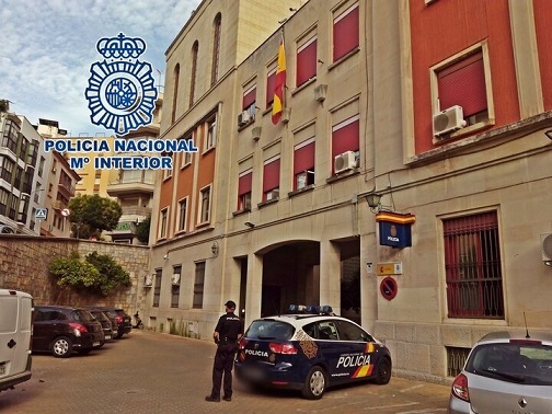La Policía Nacional detiene en Jaén a una mujer y su hijo que robaron a un hombre al que cuidaban.