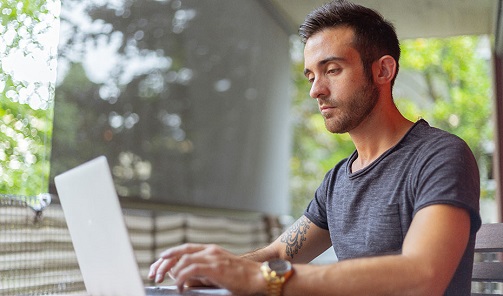 La Junta facilita en 2021 una financiación de 3,7 millones a 231 proyectos de emprendedores.