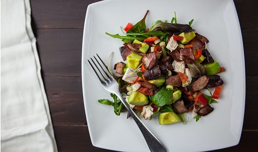 La Tarjeta Andalucía Junta 65 facilita 93.000 comidas a precio reducido en el primer semestre.