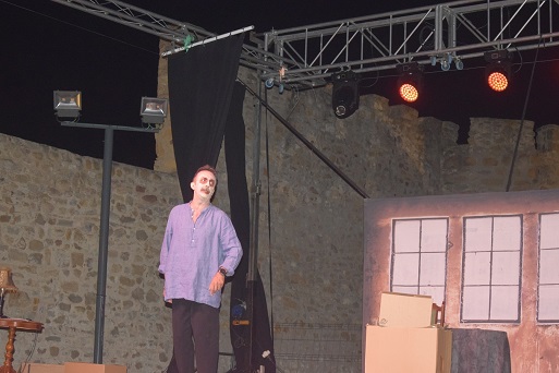 El Castillo de Lopera acogió el espectáculo teatral «Espíritu», escrito y protagonizado por Santi Rodríguez.