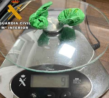 La Guardia Civil ha detenido a una persona como presunta autora de Tráfico de Estupefacientes al Menudeo.