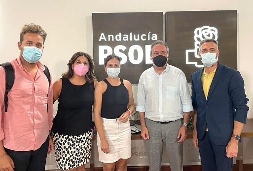 Serrano muestra “el compromiso del PSOE de Jaén para recopilar las reivindicaciones de los jiennenses y trasladarlas a Andalucía”.