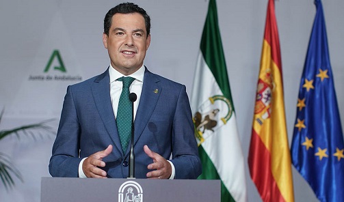 Juanma Moreno llama a vacunarse a los casi 900.000 andaluces que faltan: «Así nos protegemos todos».