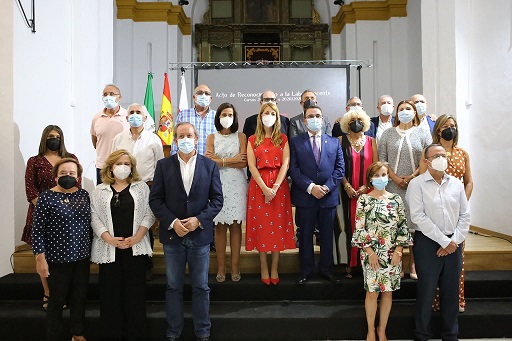 El Ayuntamiento de Andújar reconoce la trayectoria de dieciséis docentes jubilados.