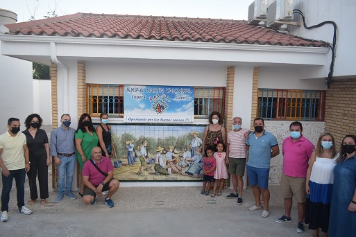 Inaugurados varios murales del pintor Antonio Solórzano en el Edificio de Educación Infantil del Colegio Miguel de Cervantes de Lopera.