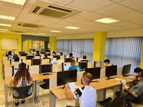 La Guardia Civil investiga a dos personas como presuntas autoras de Delitos Contra la Seguridad del Tráfico.