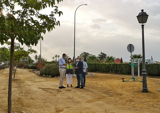 La Consejería de Fomento instala luminarias LED en la A-321 y la A-305 en Arjona para mejorar la seguridad vial.