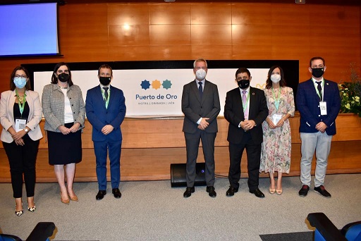 La delegada del Gobierno destaca en Expoliva el crecimiento del 16% en las exportaciones de la provincia.