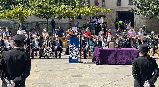 La subdelegada destaca la profesionalidad y vocación de servicio público del Cuerpo Nacional de Policía frente al reto “inimaginable” del Covid-19.