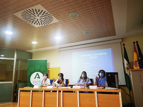 El Hospital de Linares promociona la lactancia materna y sus beneficios para madre y bebé.
