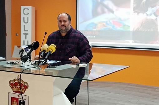 El Ayuntamiento de Andújar pone en marcha una nueva edición de las aulas socioculturales con numerosas novedades.