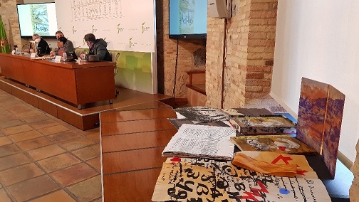 La poesía hernandiana y el arte impreso se dan la mano en la publicación “Con tres heridas”, presentada hoy.