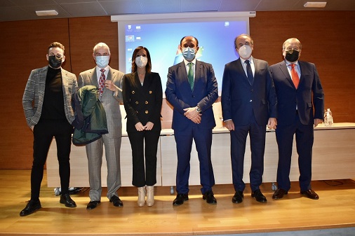 Maribel Lozano destaca la importancia de la bajada de impuestos para alentar el mercado de la vivienda y fijar la población en el mundo rural.