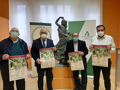 La Consejería de Cultura y las peñas invitan a vivir un otoño flamenco en 16 municipios.