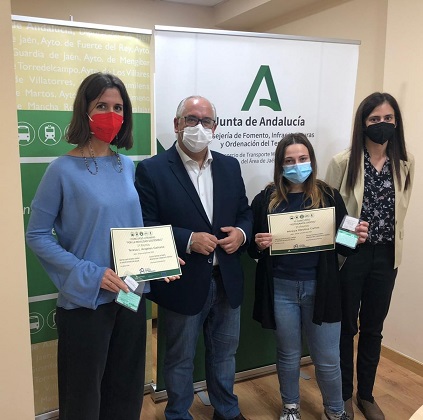 Fomento devuelve el importe de 3.800 viajes a usuarios de la tarjeta de movilidad que usaron el autobús el ‘Día Mundial Sin Coches’.