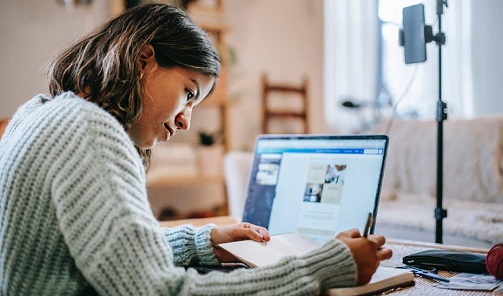 Empleo lanza un programa formativo con 4 millones de euros para ayudar a 10.000 desempleados a emprender.