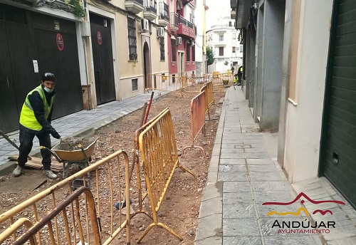 Avanzan a buen ritmo las obras en las calles Mesones y Miguel Estepa de Andújar.