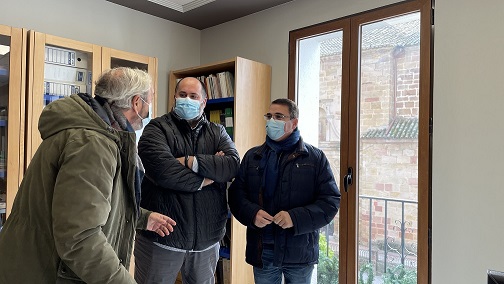 El Ayuntamiento de Andújar invierte 36.950 euros en la mejora de la carpintería exterior del edificio de Casa de Cultura.