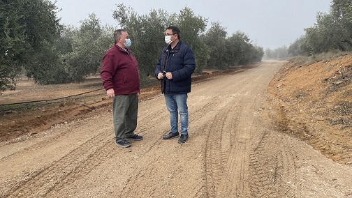 El Ayuntamiento de Andújar invierte más de 30.000 euros en el arreglo de los caminos rurales de Tinajas y Martín Vadillo.