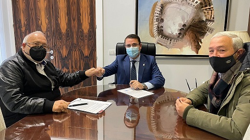 El Ayuntamiento de Andújar mantiene su compromiso con las Cofradías de la ciudad a través de la renovación del convenio con la Agrupación de Hermandades.