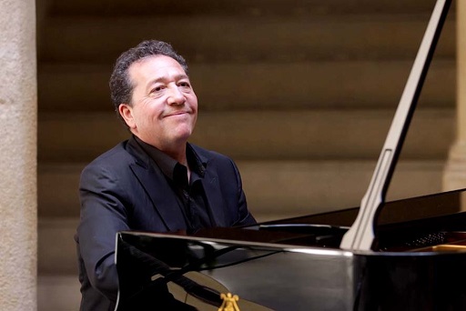 El “Palacio de Invierno” incluirá este miércoles un concierto de piano y guitarra a cargo de José Manuel Cuenca y Javier García.