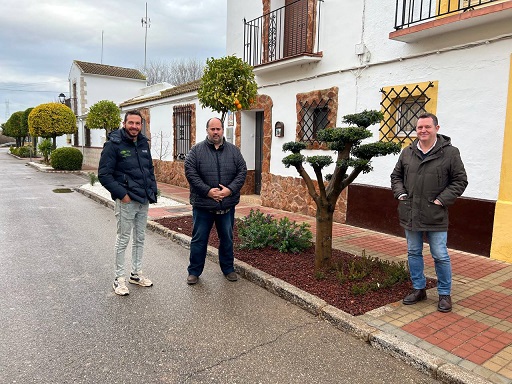 La Concejalía de Medio Ambiente del Ayuntamiento de Andújar culmina la remodelación de las zonas verdes de la pedanía de Los Villares.