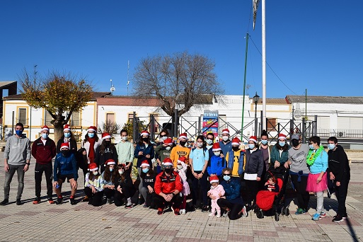 Las calles de Lopera fueron escenario de la V Quedada Running de Disfraces «San Silvestre Loperana».