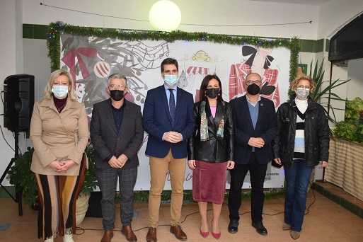 El diputado provincial de Empleo, Luis Miguel Carmona, inaugura el III Mercado Navideño de Lopera.